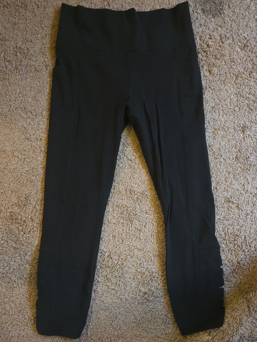Athleta Black Salutation Stash Pocket II Cinch 7/8 Leggings Size Medium